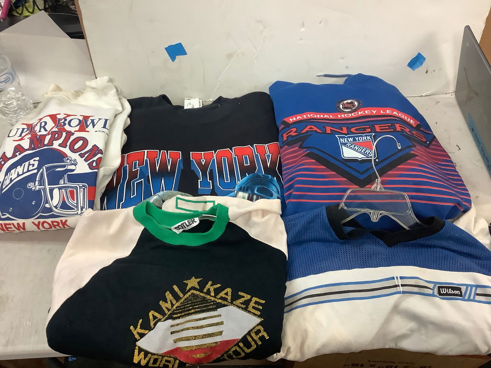 Lot of vintage sports shirts and crewnecks: Lot of vintage sports shirts and crewnecks