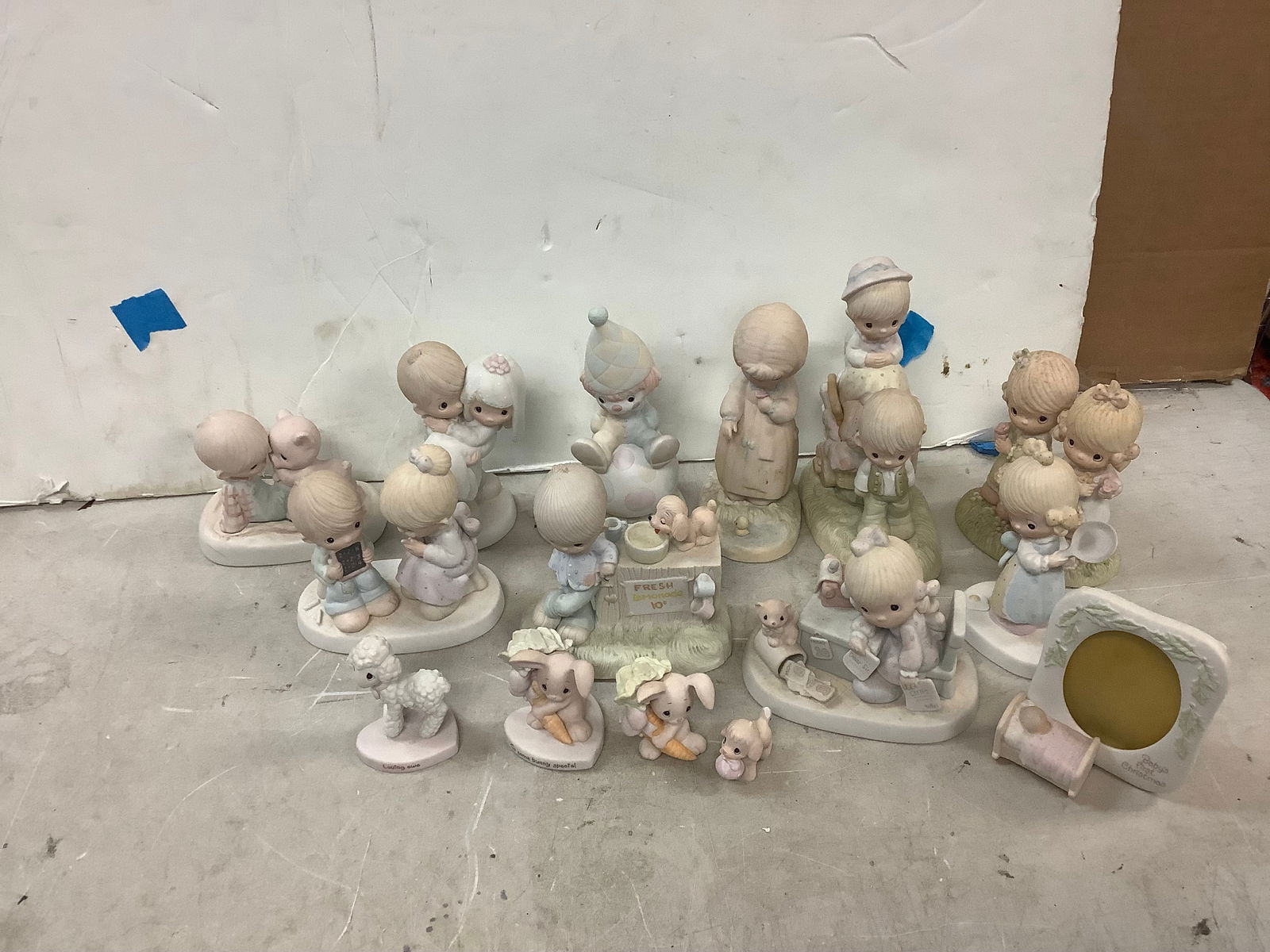 Lot of PRECIOUS MOMENTS Figures (1 of 1)