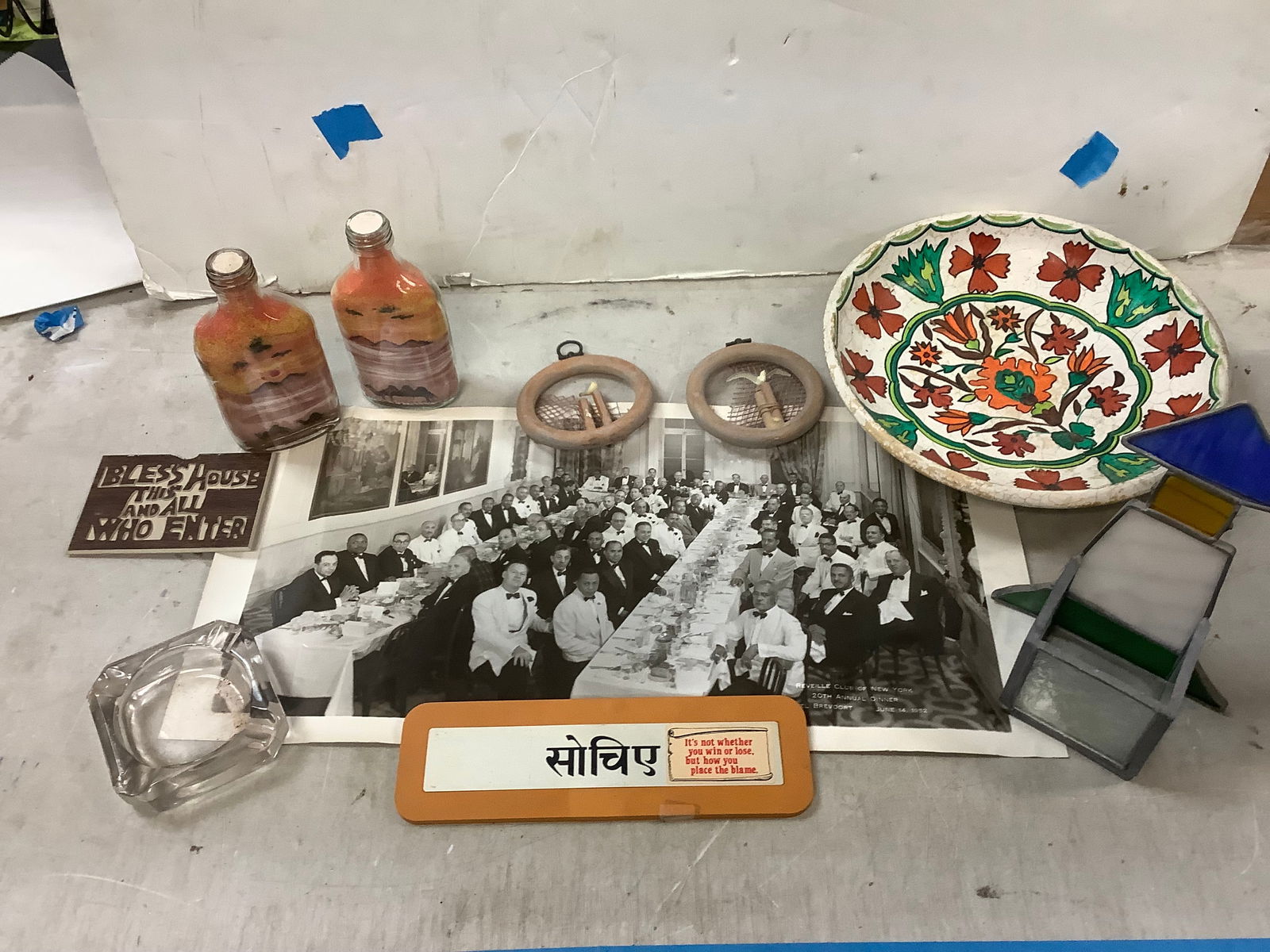 Lot of Black and White Photo, Sand Art, Plate and more: Lot of Black and White Photo, Sand Art, Plate and more