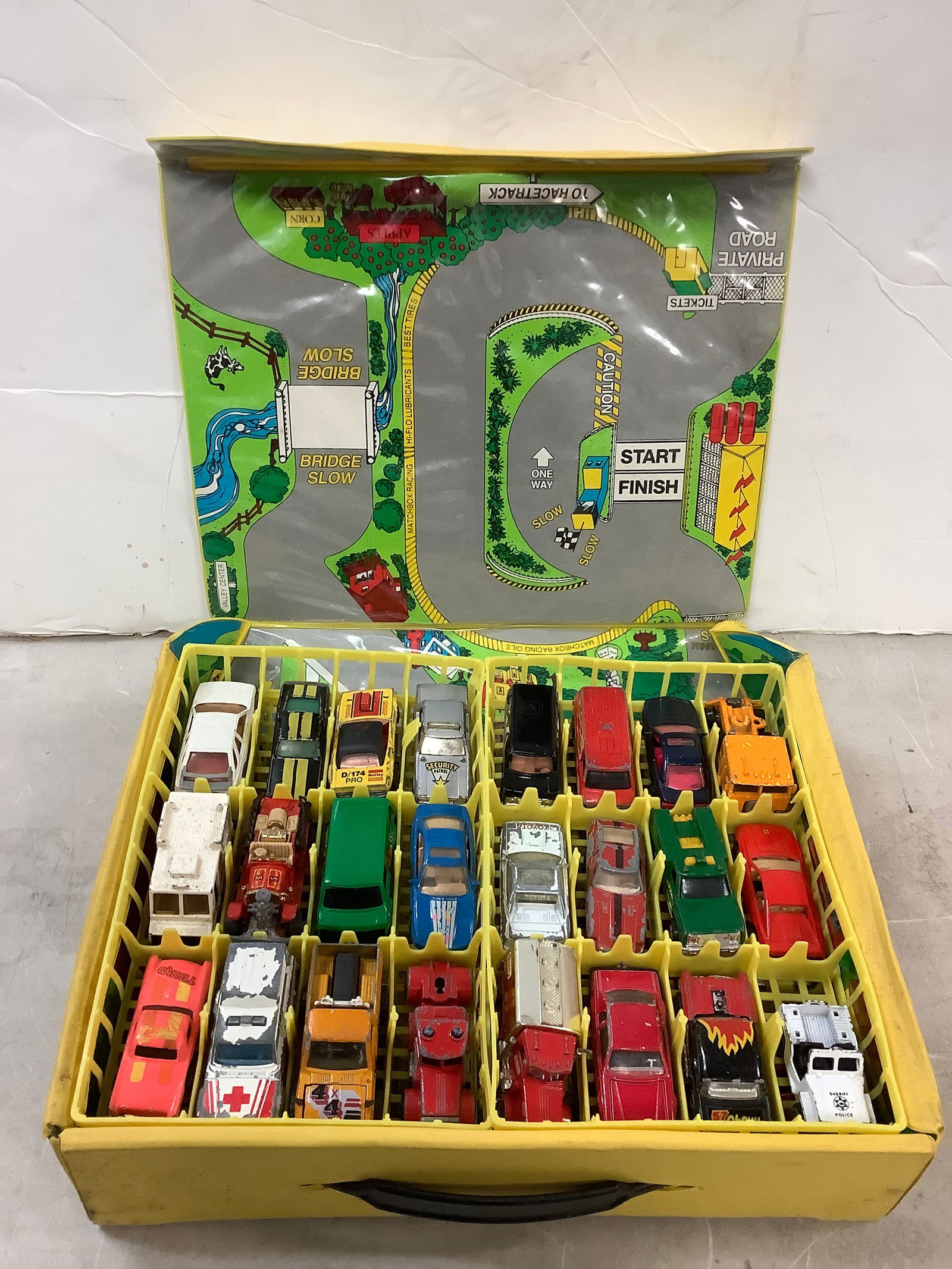 Matchbox collectors carry case (holds 48 vehicles) (1 of 1)
