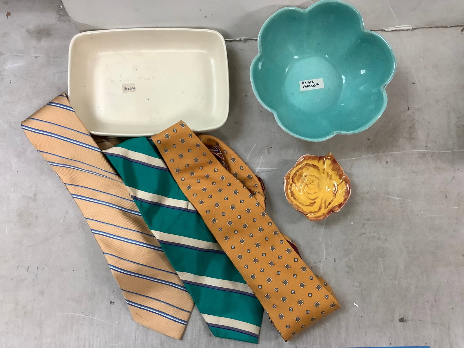Lot of Royal Haager bowls, Ties, and Stangl Rose Dish: Lot of Royal Haager bowls, Ties, and Stangl Rose Dish