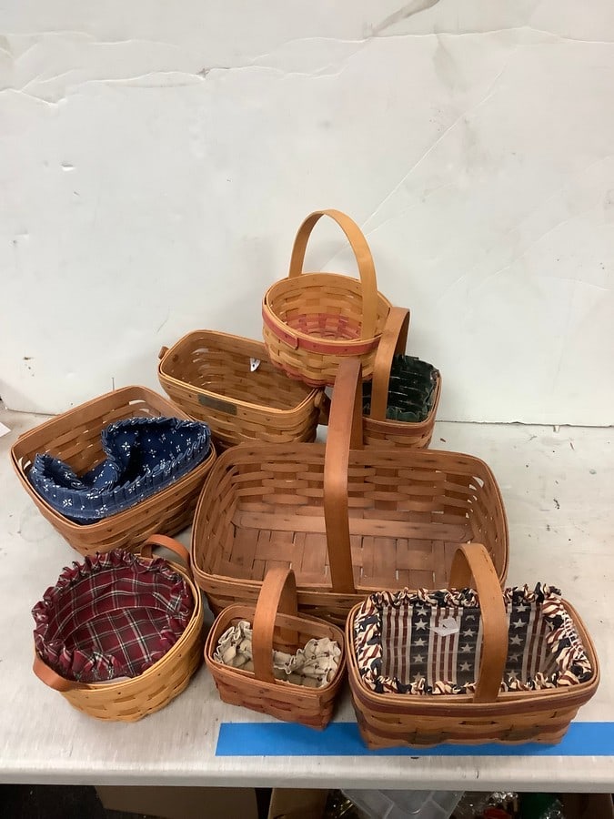Lot of LONGABERGER wicker baskets (1 of 1)