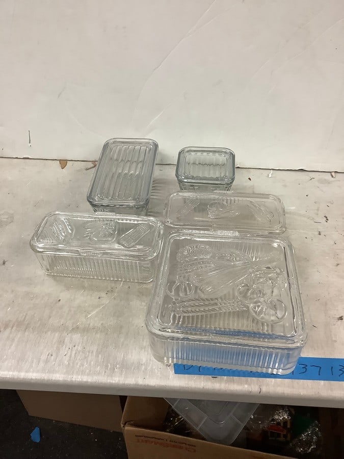 Lot of glass containers with lids (microwave safe) (1 of 1)