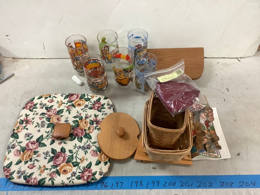 Lot of LONGABERGER wicker baskets, lids, christmas santa cookie cutter, muppet drinking glasses (1 of 1)