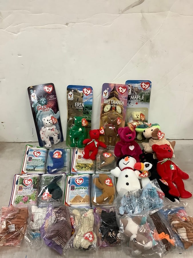 Lot of collectible ty beanie babies dolls: Lot of collectible ty beanie babies dolls