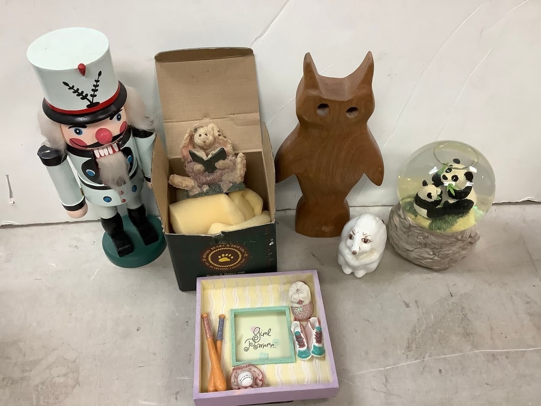 Lot of decor(snowglobe, nutcracker, and more) tallest 10in. (1 of 1)