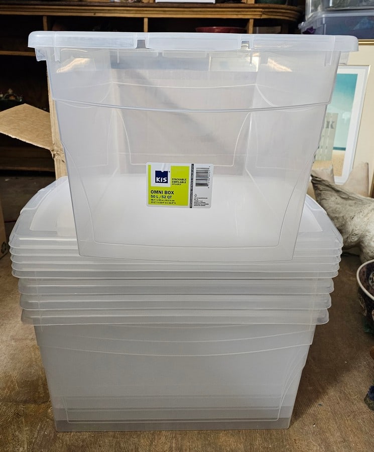 Case of (5) new totes, 52 quarts each, one broken lid (1 of 1)