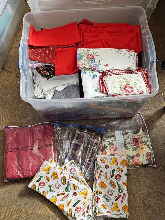 Lidded Tote of Assorted Linens (1 of 1)