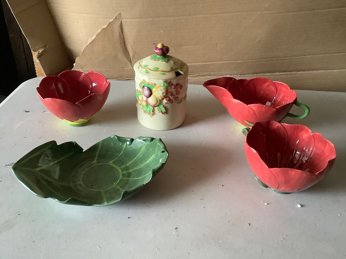 Stafford Shire - Wilkson sugar bowl and tea cups: Stafford Shire - Wilkson sugar bowl and tea cups