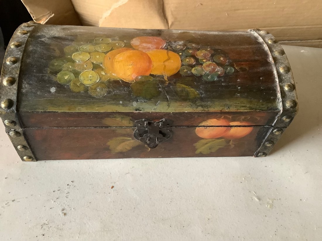 vintage handpainted wooden box (1 of 1)