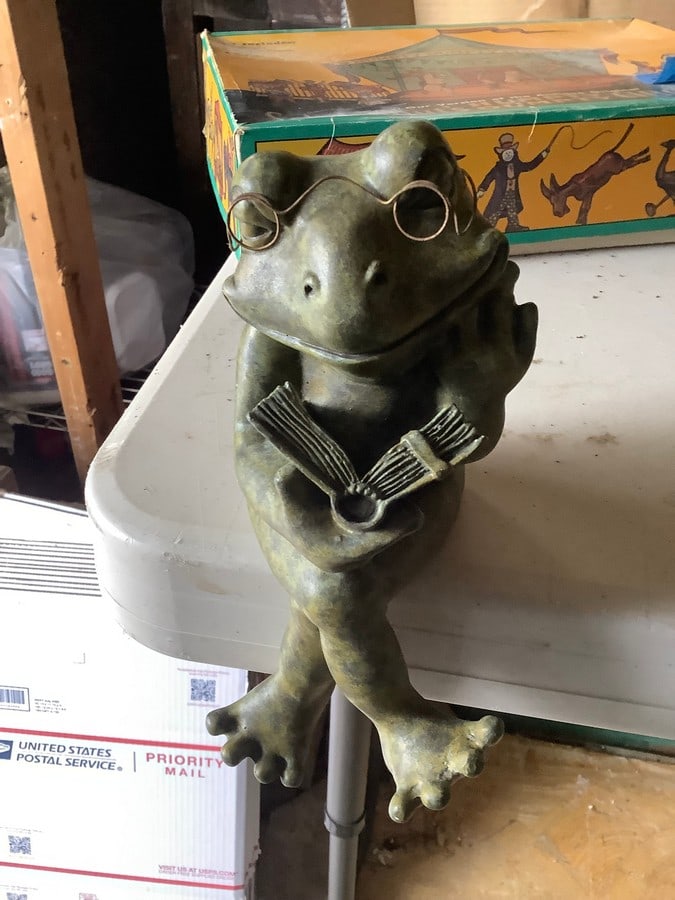 Resin sitting frog 9 inches tall: Resin sitting frog 9 inches tall