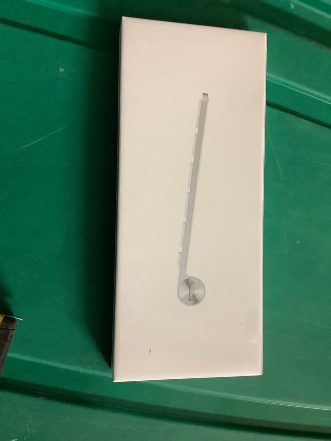 apple wireless keypad sealed in the box (1 of 1)