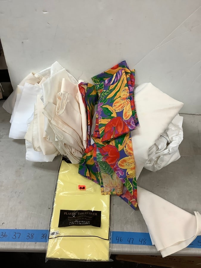 Lot of Table Covers and Napkins: Lot of Table Covers and Napkins