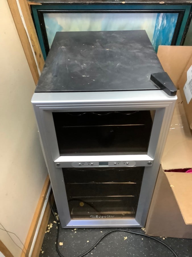 Edgestar Wine Refrigerator 26x13.5x18: Edgestar Wine Refrigerator 26x13.5x18