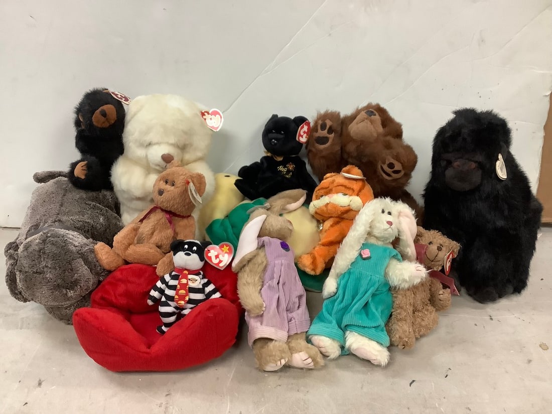 Lot of various stuffed animals (1 of 1)