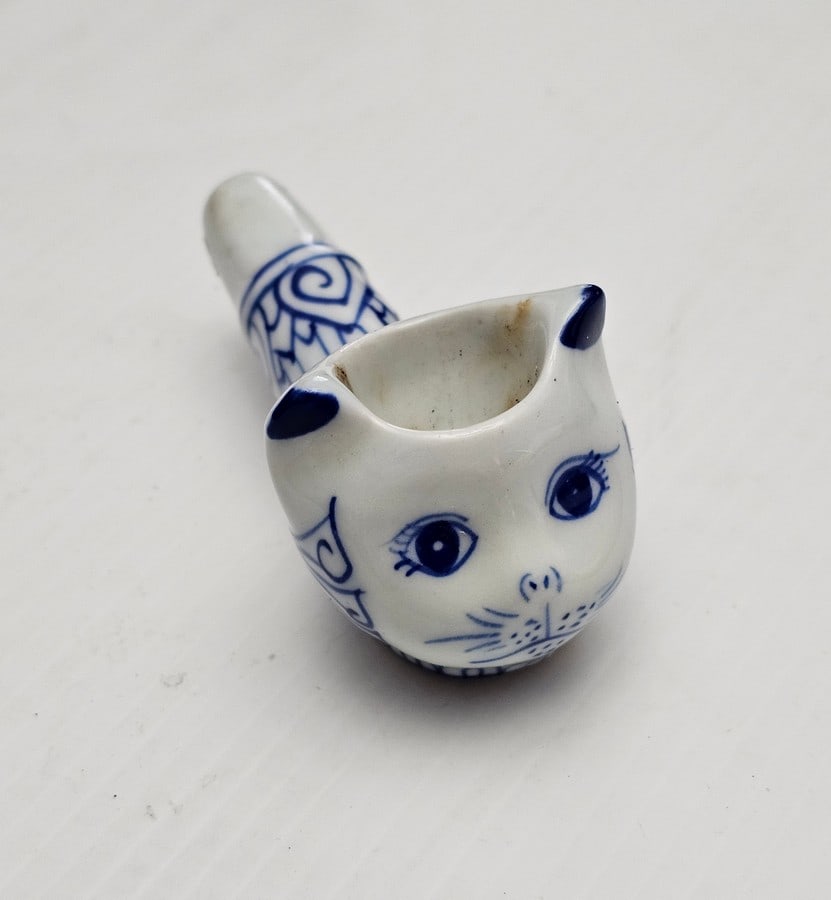 Pocelain Cat Pipe Made in Thailand 3.5" long: Pocelain Cat Pipe Made in Thailand 3.5" long