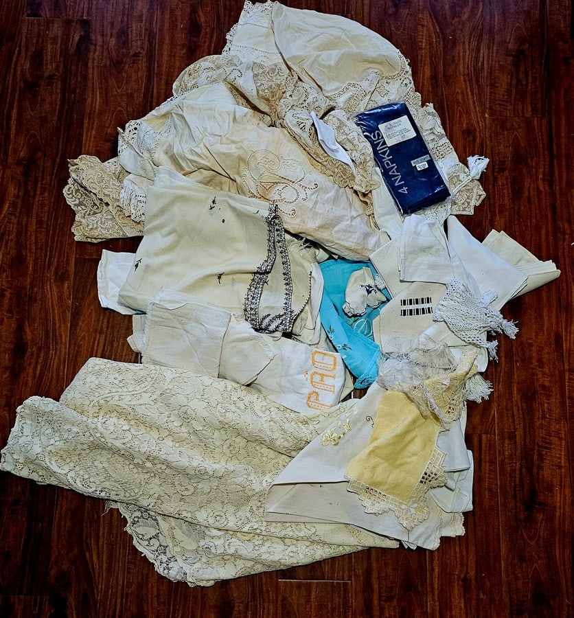 Vintage and Antique Linen Grouping Need Cleaning: Vintage and Antique Linen Grouping Need Cleaning