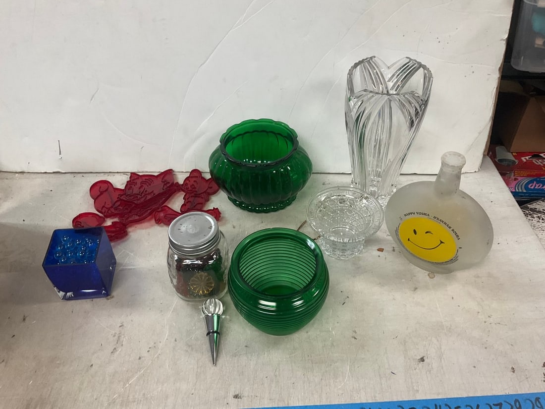 Vintage Tom and Jerry Cookie Cutters, Nova Crystal Hat Bucket, and More: Vintage Tom and Jerry Cookie Cutters, Nova Crystal Hat Bucket, and More