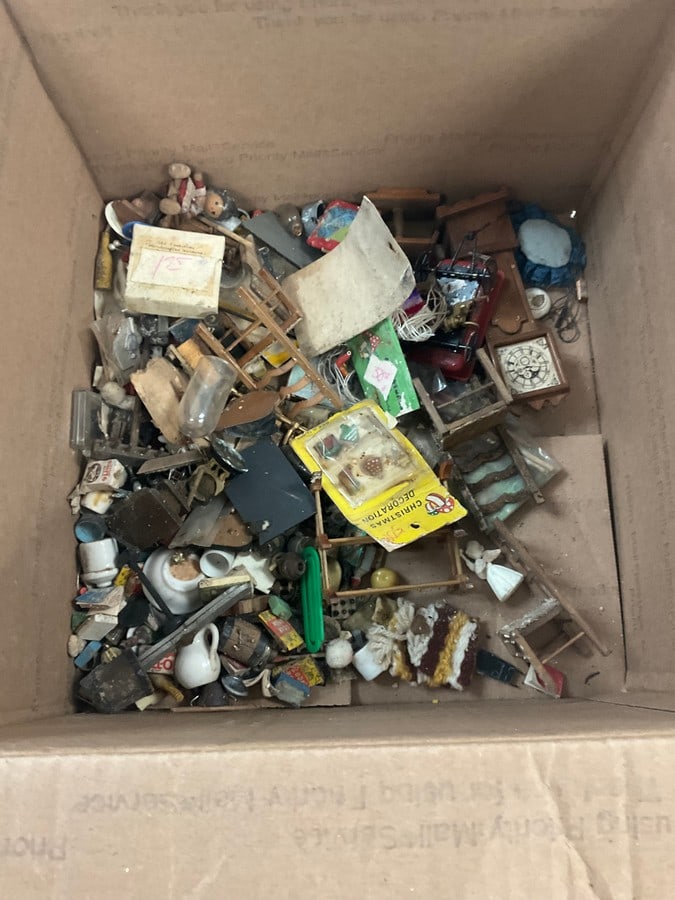 Mini Dollhouse Accessories (1 of 1)