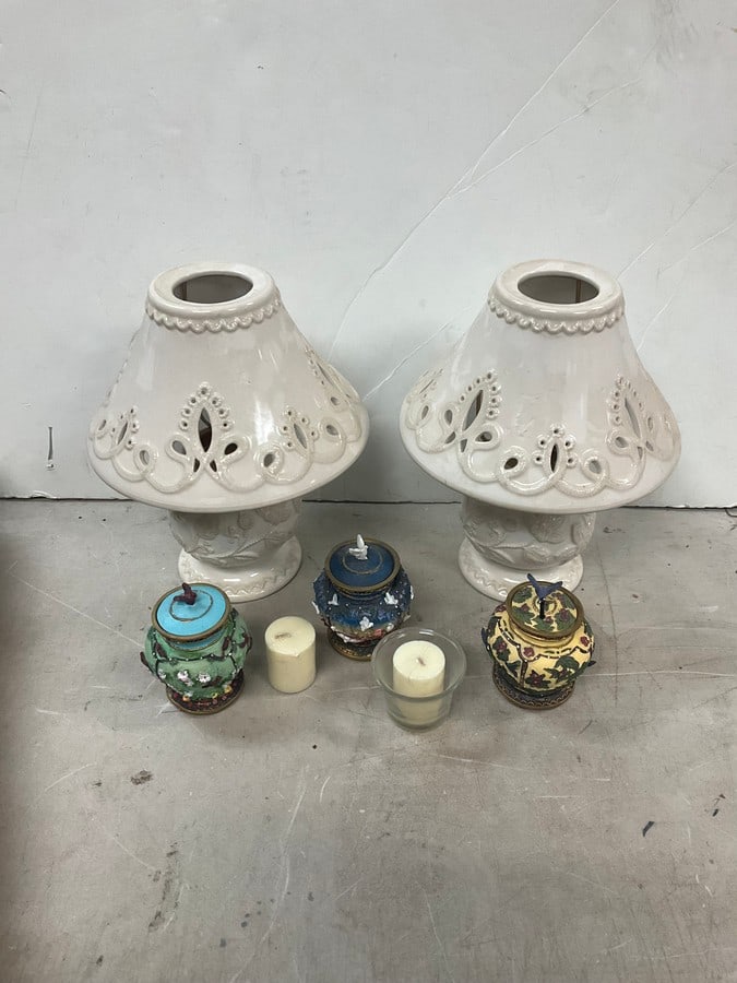 Lot of candles,ceramic lamps with shades, and more: Lot of candles,ceramic lamps with shades, and more