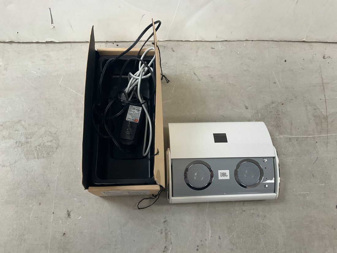 JBL portable speaker (1 of 1)