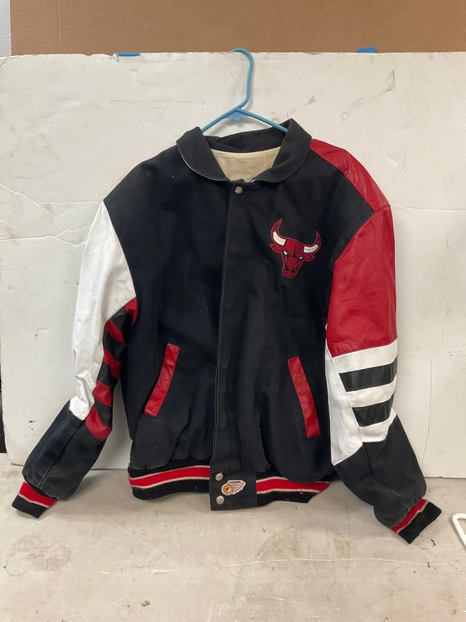 XL NBA CHICAGO BULLS varsity jacket: XL NBA CHICAGO BULLS varsity jacket