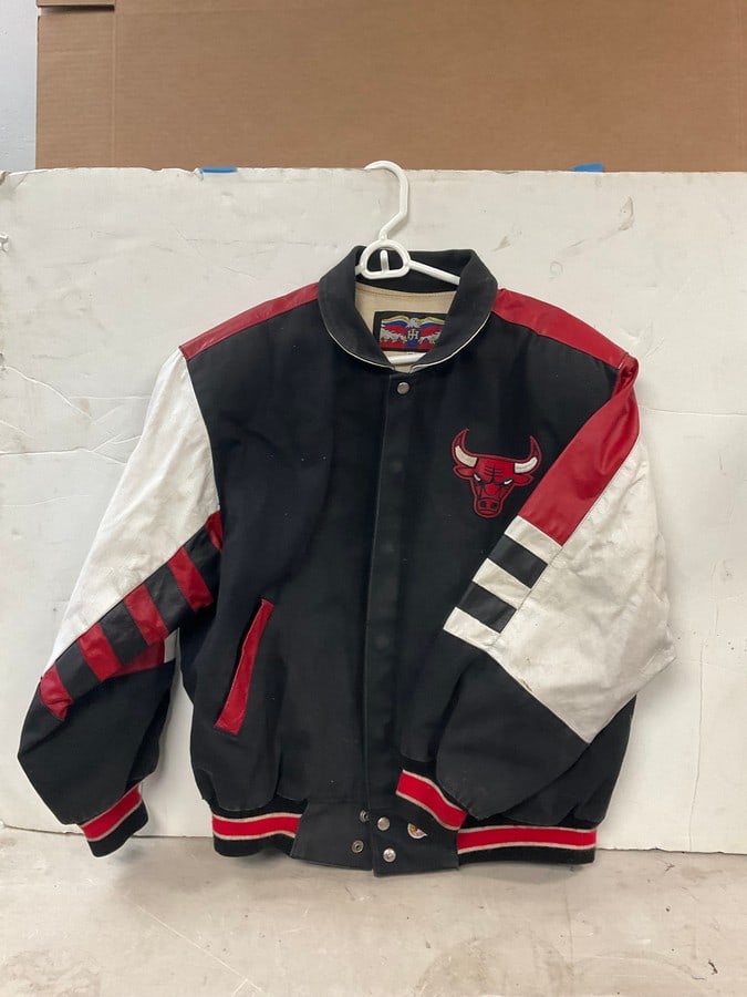 XL NBA CHICAGO BULLS varsity jacket: XL NBA CHICAGO BULLS varsity jacket