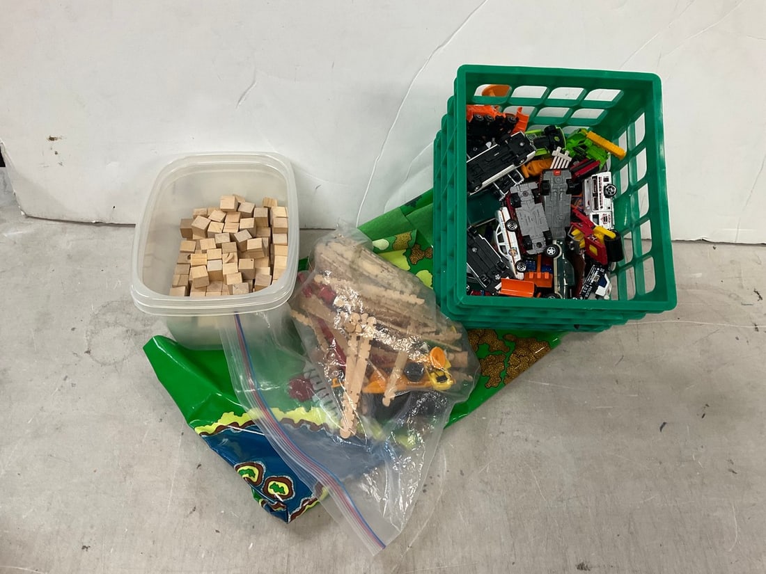 Lot of matchbox box cars and more: Lot of matchbox box cars and more