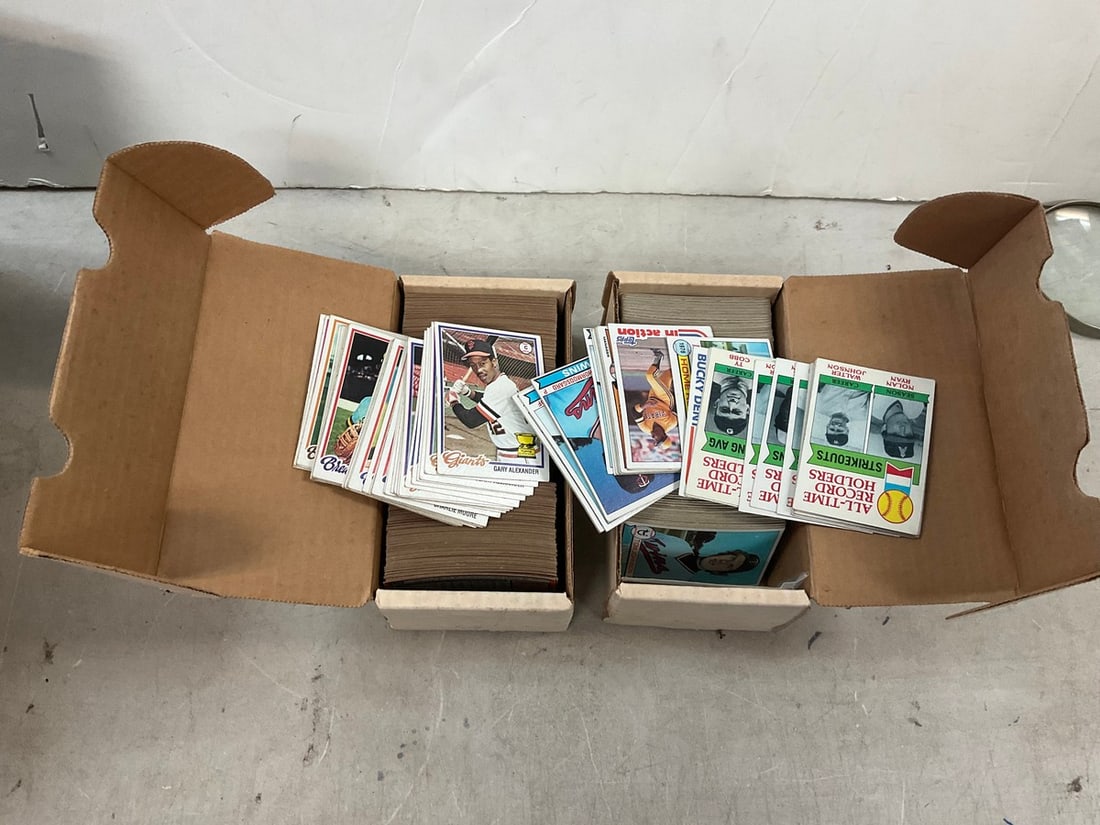 Large lot of 1970’s baseball cards (1 of 1)