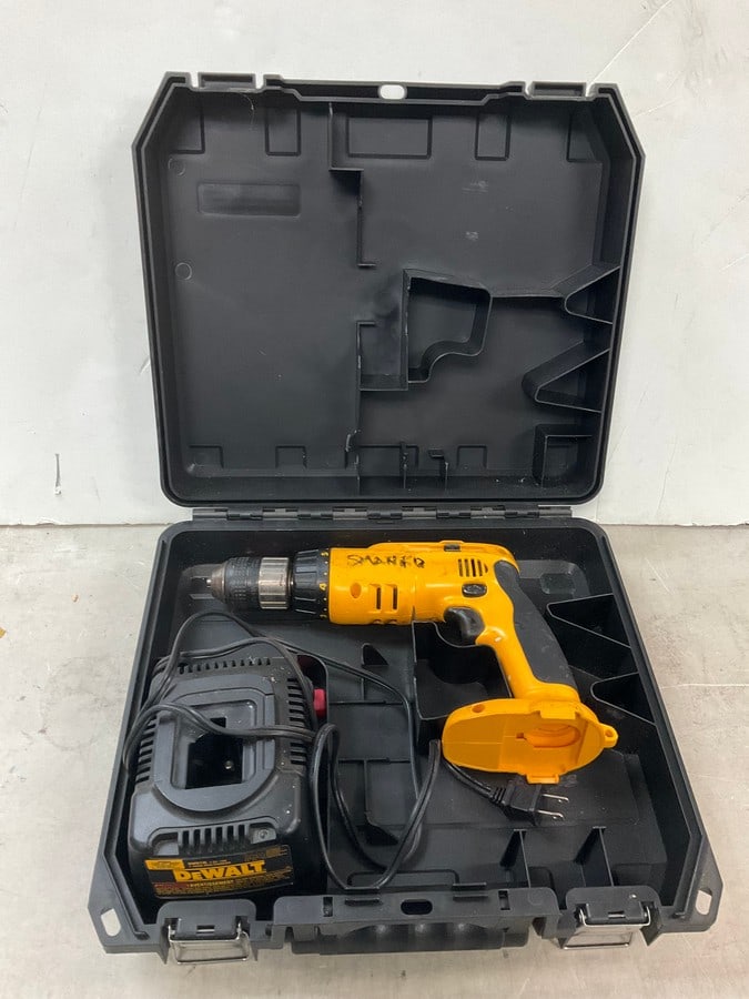 DeWalt Power Drill (1 of 1)