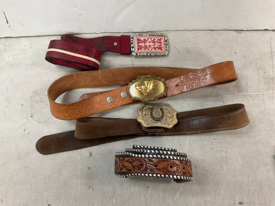 Lot of various leather belts: Lot of various leather belts