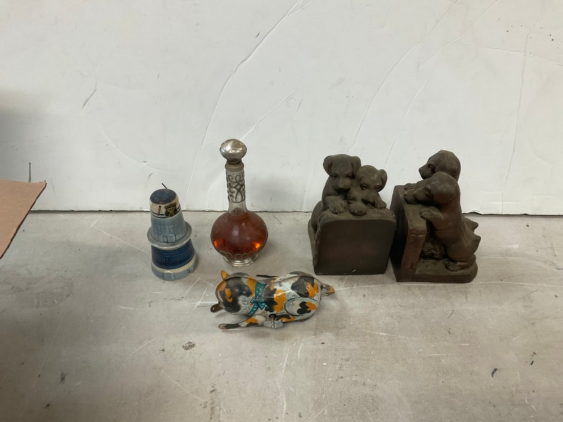 Lot of Dog Bookends, Cat Wind Up Toy and More: Lot of Dog Bookends, Cat Wind Up Toy and More