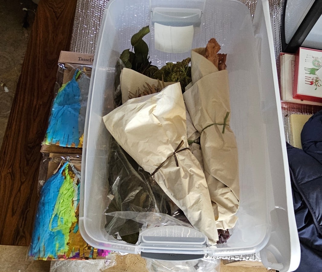 Lidded 70 gallon Tote of Dried Floral Items and New Tassel Garlands: Lidded 70 gallon Tote of Dried Floral Items and New Tassel Garlands