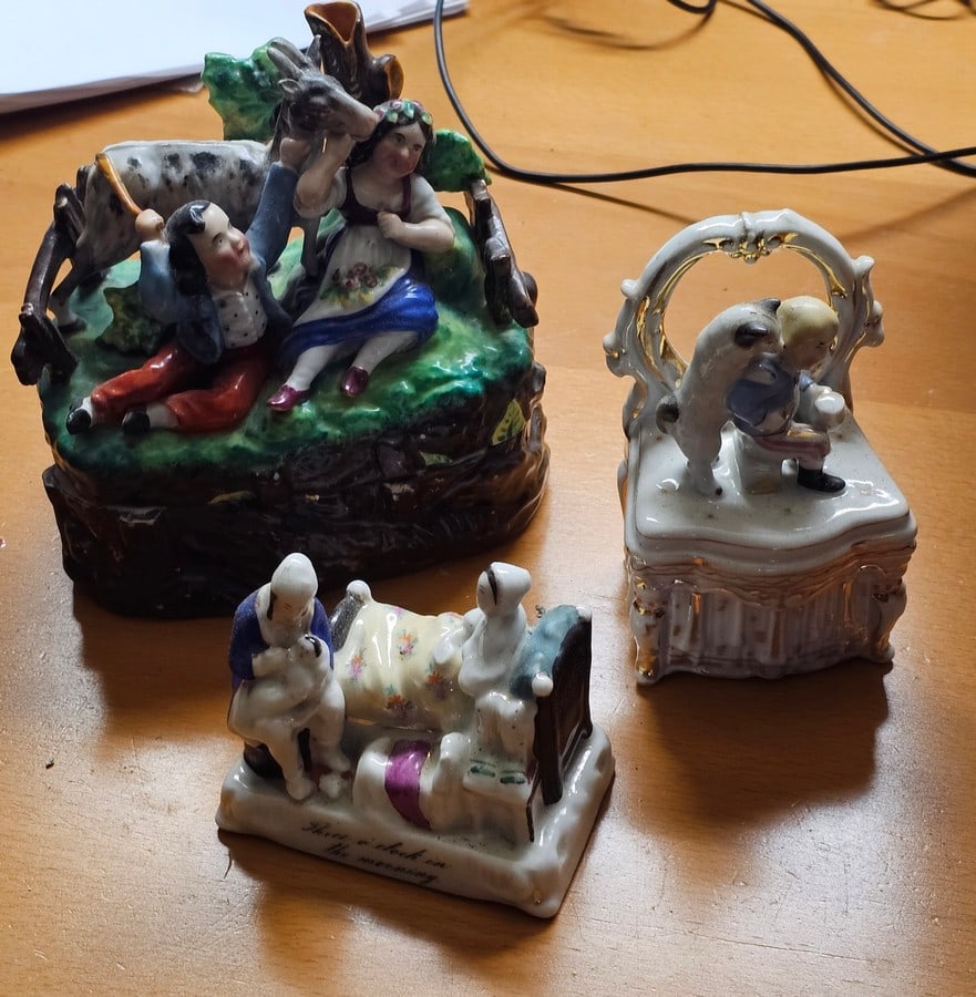 Staffordshire Style Porcelain Small Figurines incl Trink Box (1 of 2)