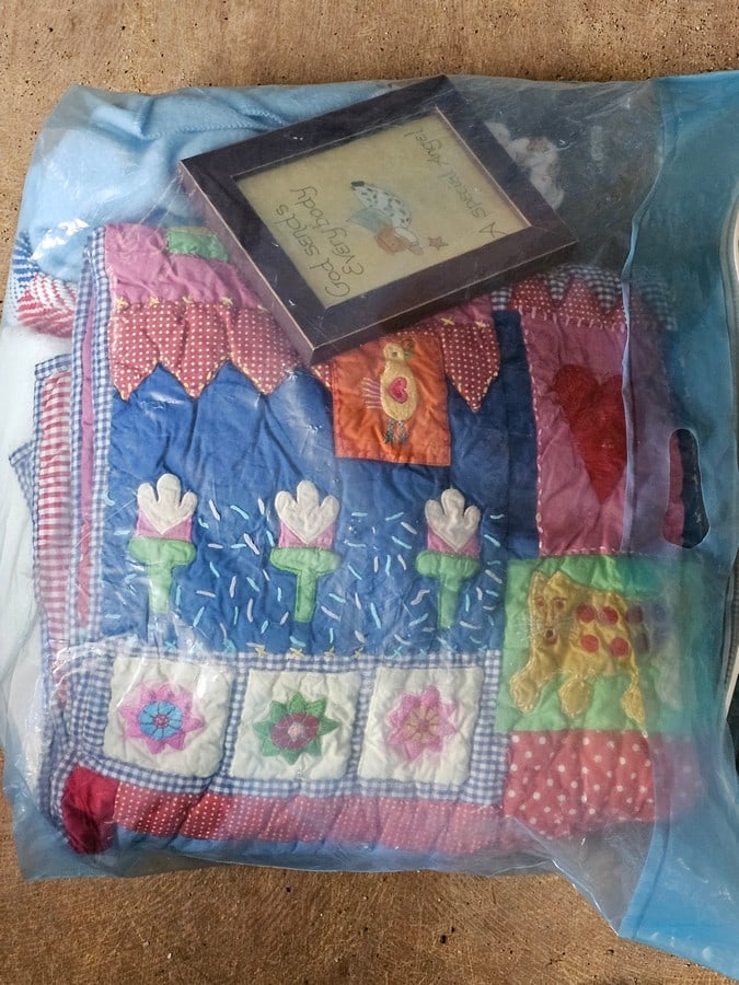 Bag of Quilt, Towels and More: Bag of Quilt, Towels and More