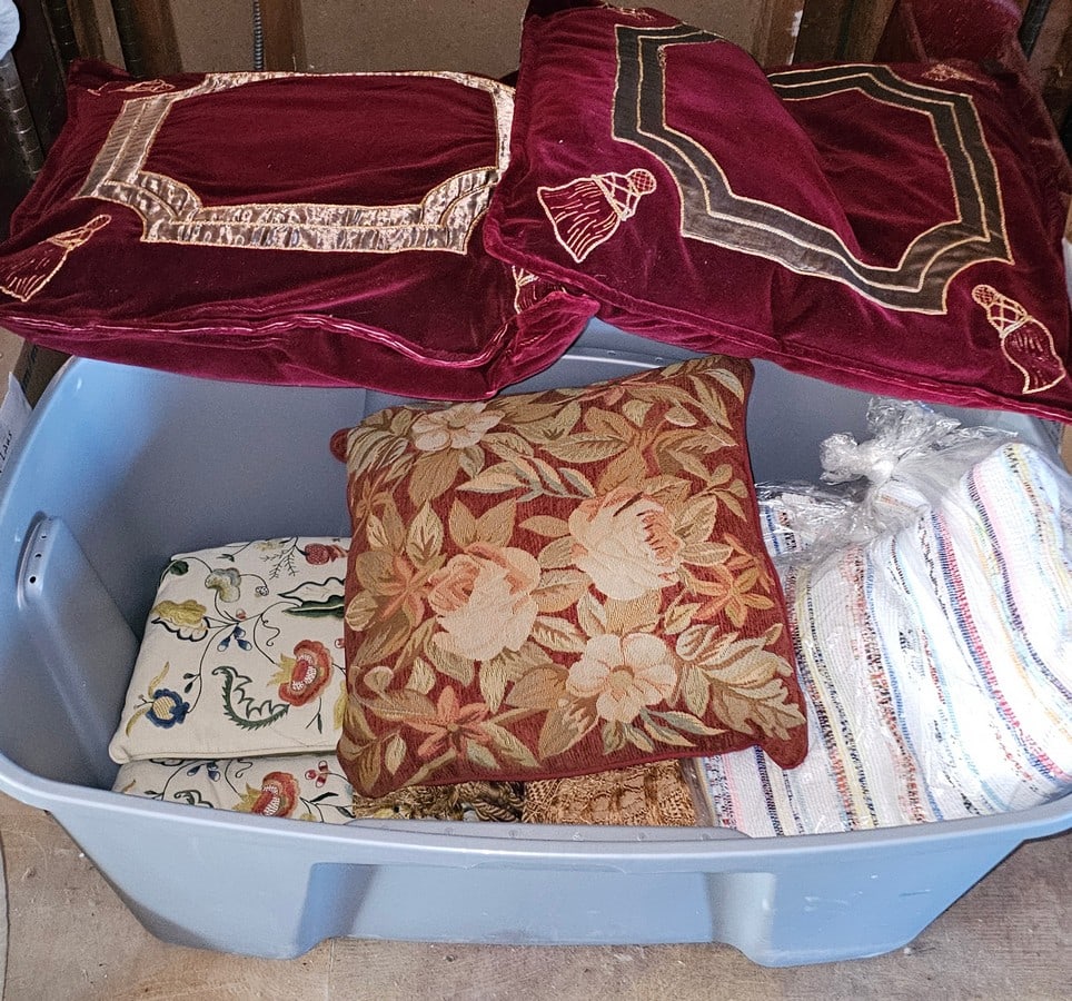 Lidded Tote of Vintage Pillows and Blankets: Lidded Tote of Vintage Pillows and Blankets