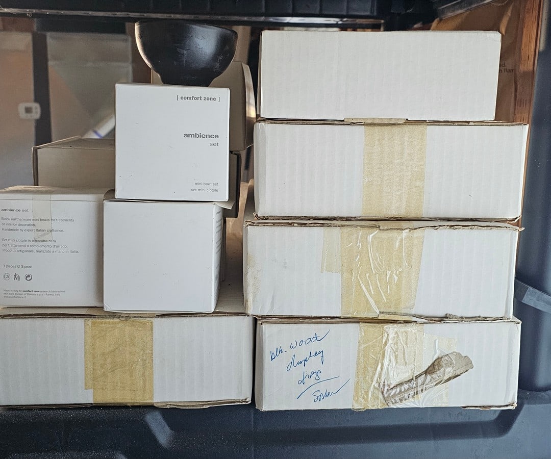 Comfort Zone Ambience Set Bowls and Black Wooden Trays (1 of 2)