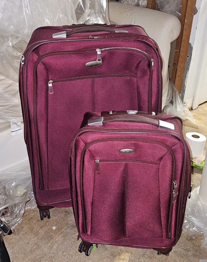 2 pc Samsonite Burgundy Luggage Set like new (1 of 1)