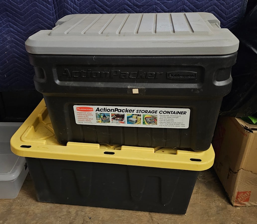 2 heavy duty totes incl Rubbermaid Action Packer (1 of 1)