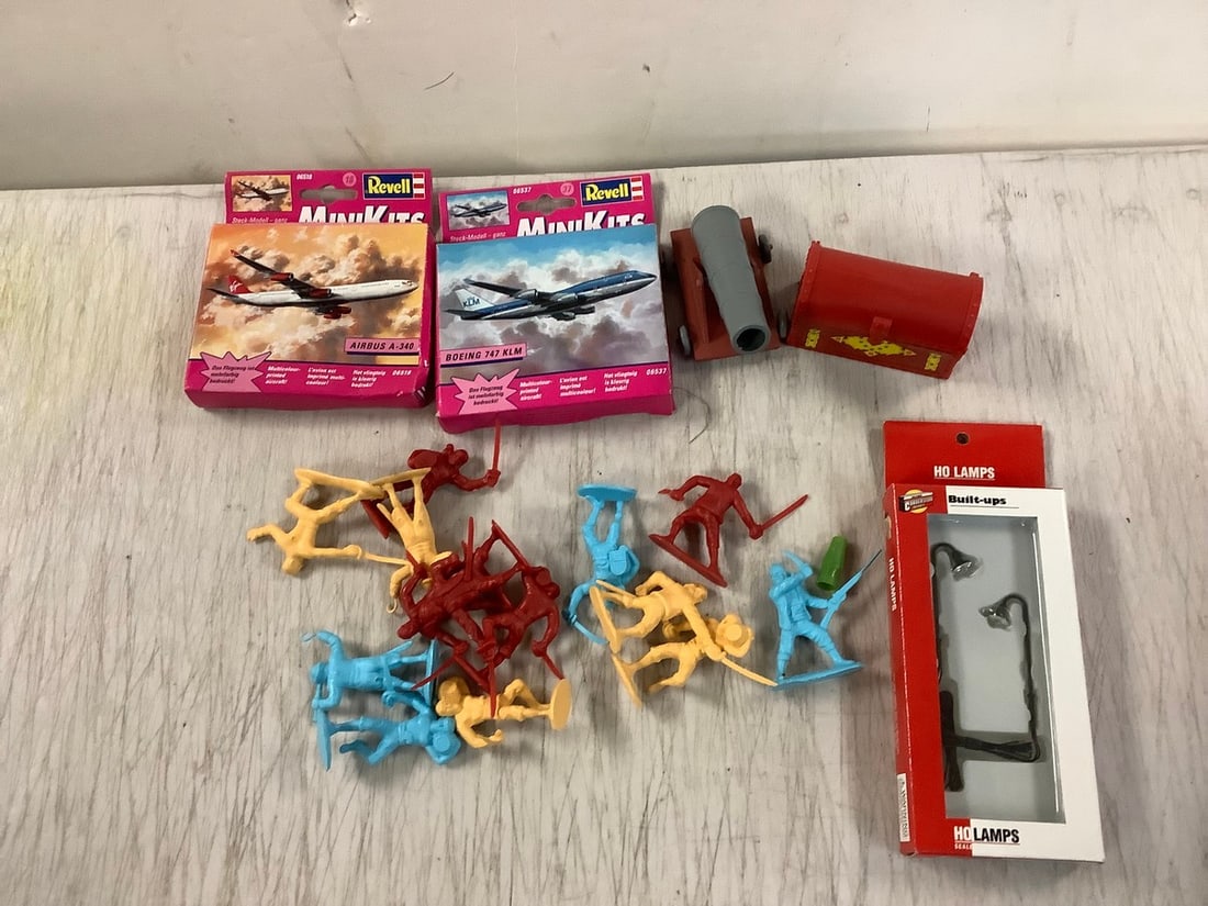 Revell Mini Kits, Toy Soldiers, Walthers Corner Store HO Lamps and more (1 of 1)
