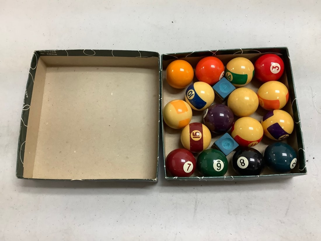 Mini Pool Balls and Chalk: Mini Pool Balls and Chalk
