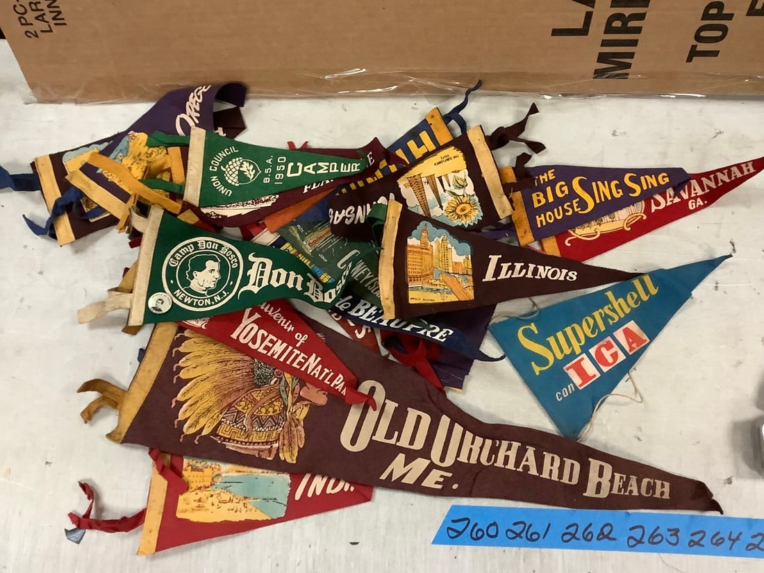 Large Lot of Vintage Pennants: Large Lot of Vintage Pennants