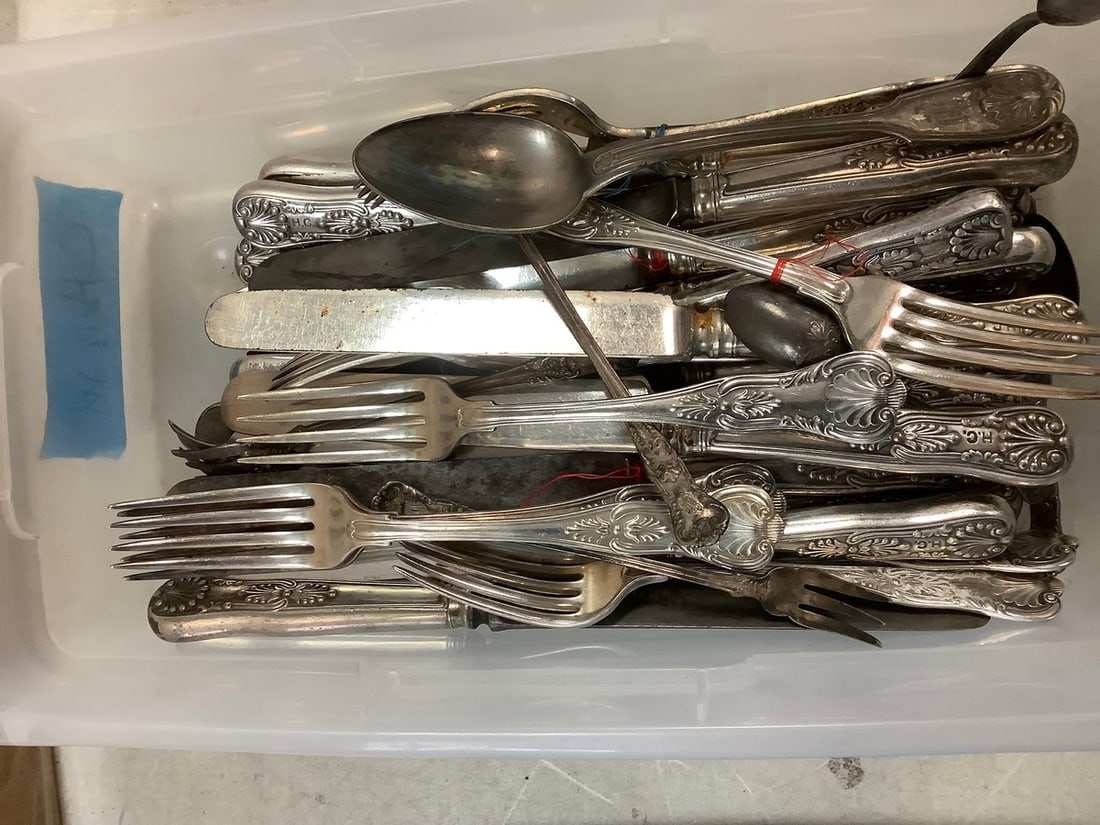 Large lot of silverware: Large lot of silverware