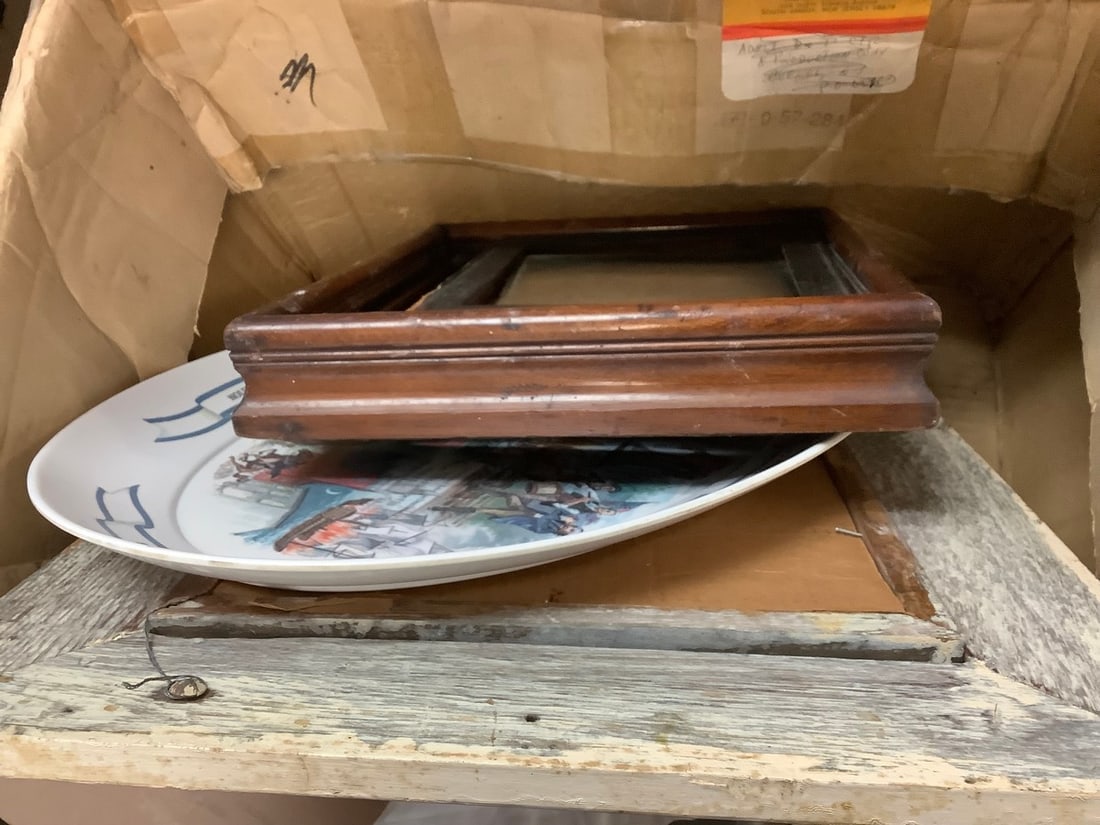 Large lot of vintage frames various sizes (1 of 1)