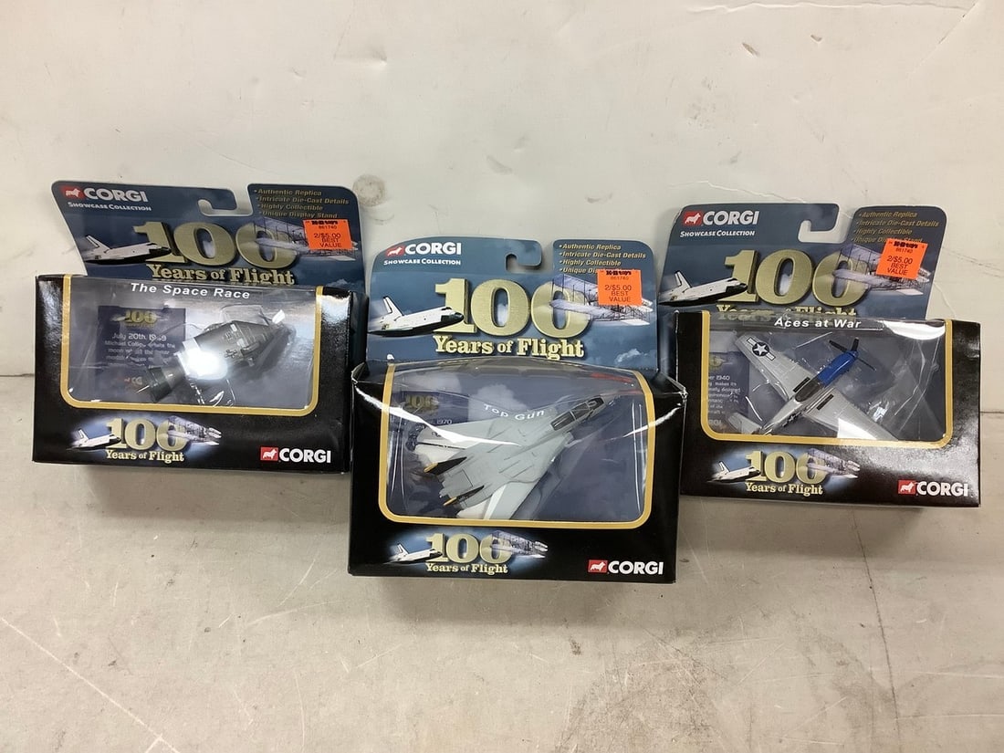 Lot of Corgi 100 years of flight collectible plane models: Lot of Corgi 100 years of flight collectible plane models