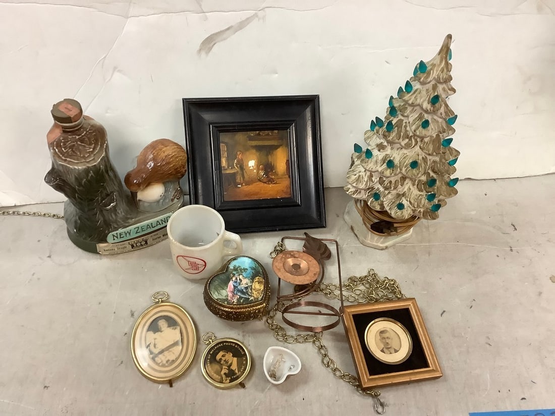 Vintage Ceramic Light Up Christmas Tree, Artwork and more (1 of 1)