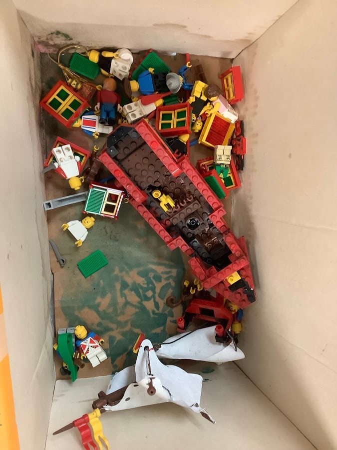 Lot of Lego Pieces: Lot of Lego Pieces