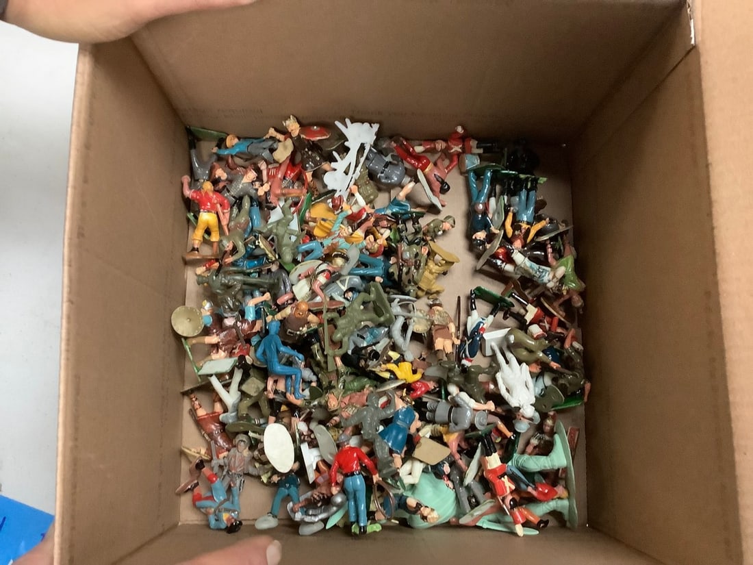 Box full of various vikings, indians and more: Box full of various vikings, indians and more