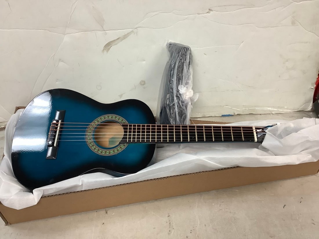 Beginners acoustic guitar set new: Beginners acoustic guitar set new