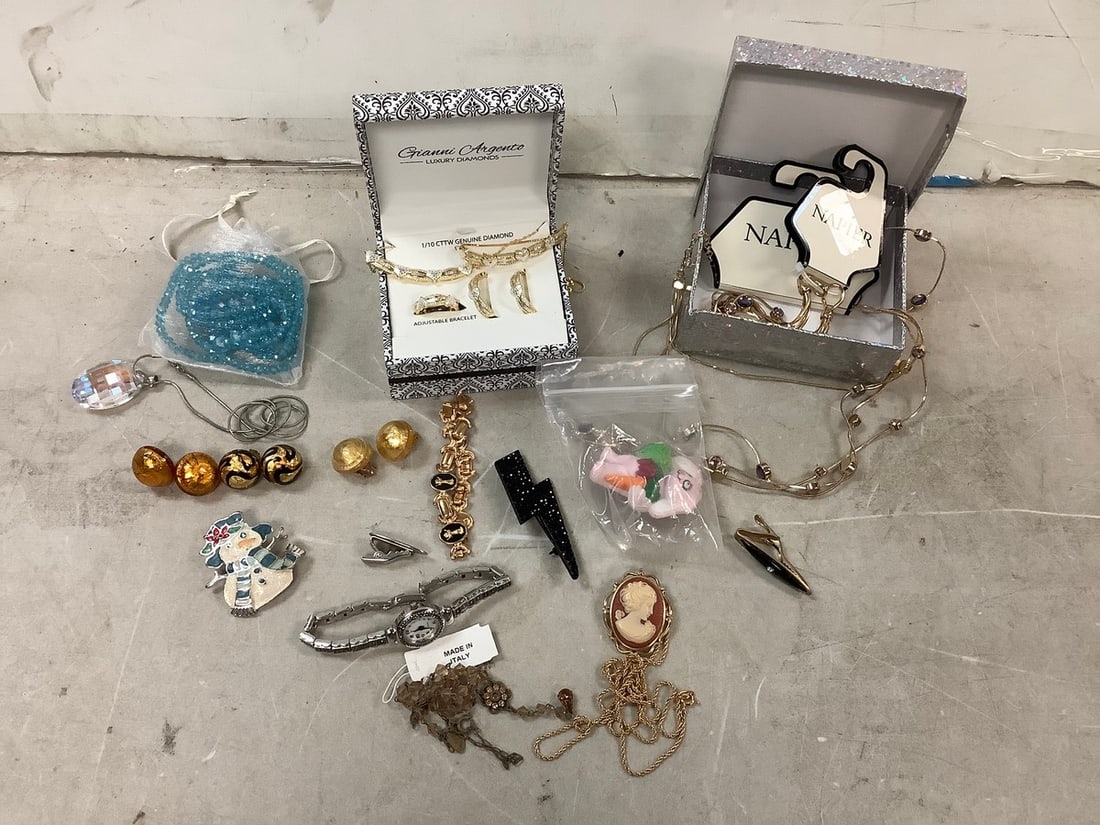 Jewelry lot napier, gianni arsento 1/10 diamond, trifari, and more: Jewelry lot napier, gianni arsento 1/10 diamond, trifari, and more